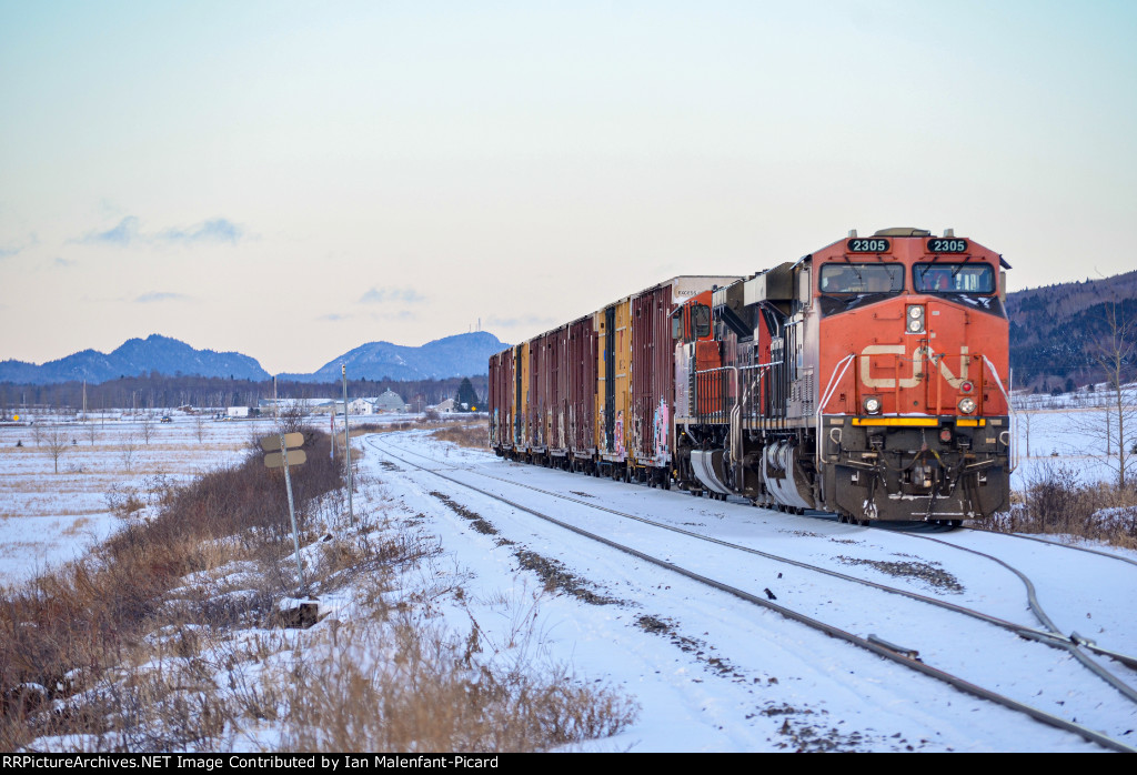 559 Waiting in Saint-Simon siding